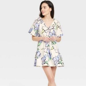 Women's Flutter Short Sleve Mini Poplin Dress White Purple Floral Medium